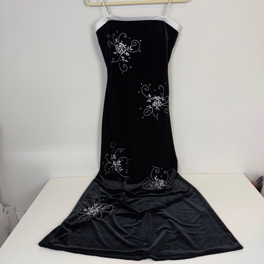 Vintage Betsy & Adam Y2K Embroidered Black Velvet Lace Up Back Maxi Dress 6
